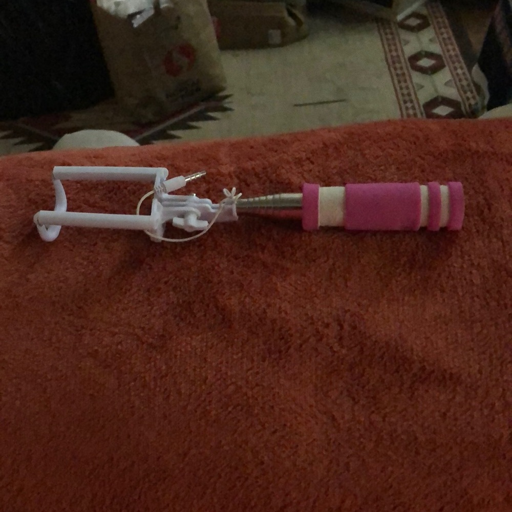 Compact selfie stick